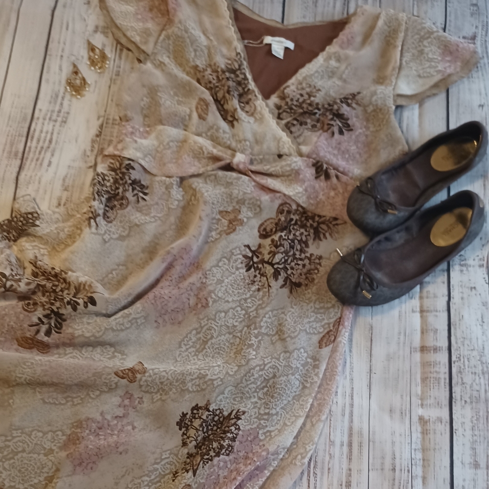 Pretty spring/summer dress, perfect for picnics, tea parties or just because